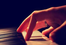 老基耶萨：小基耶萨在利物浦很开心，没机会就坚持训练等待机会.